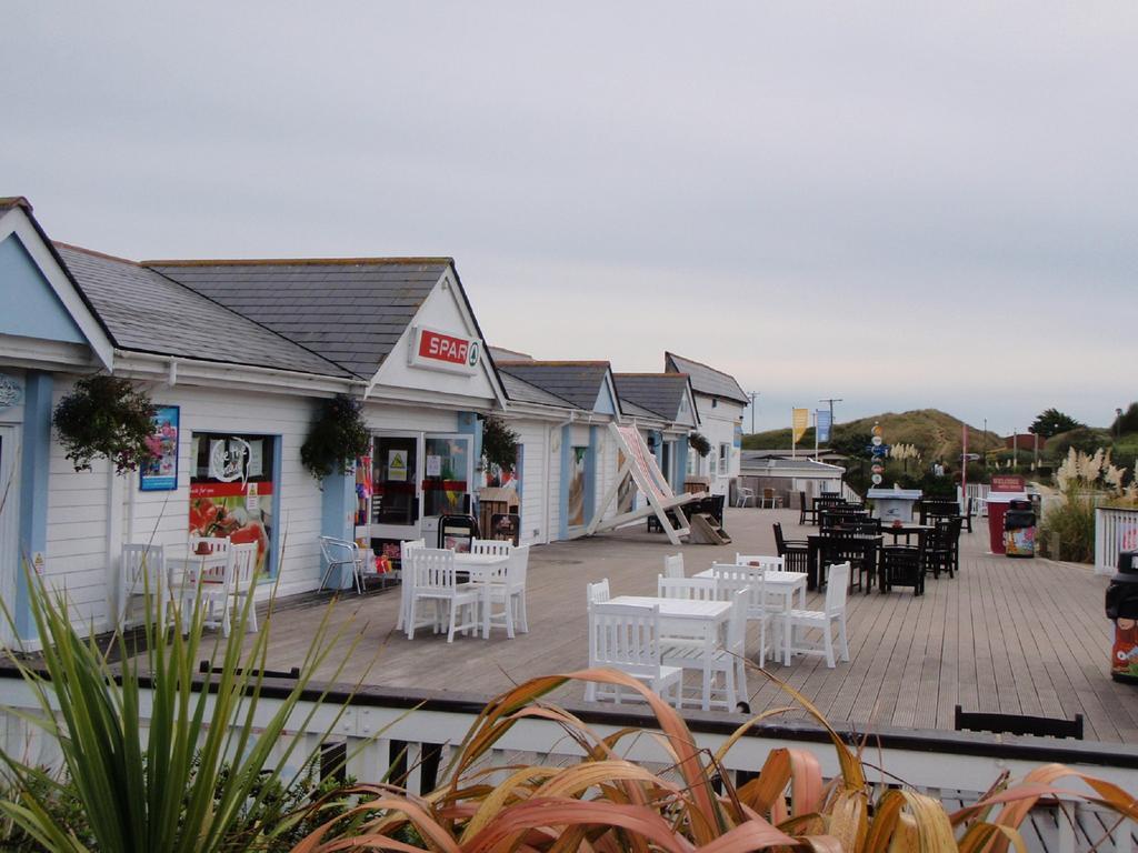 Holidays At Perran Sands Holiday Park Перънпорт Екстериор снимка