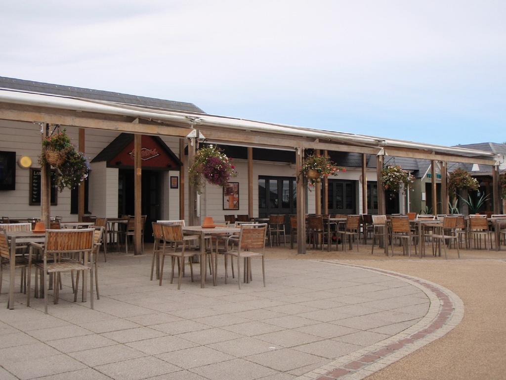 Holidays At Perran Sands Holiday Park Перънпорт Екстериор снимка