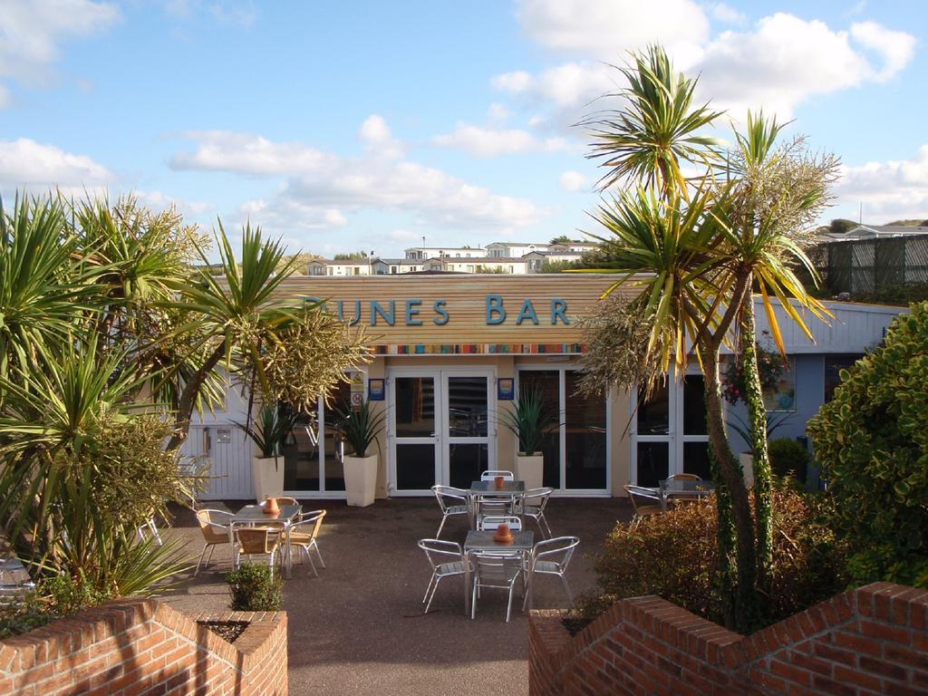 Holidays At Perran Sands Holiday Park Перънпорт Екстериор снимка